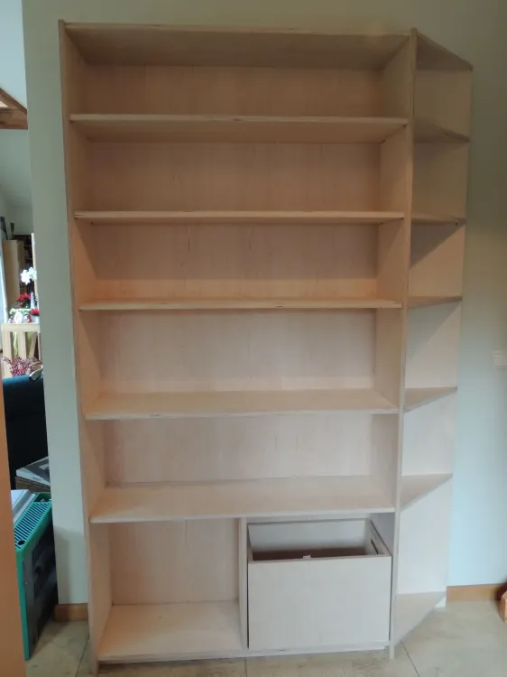 Bibliothèque en contreplaqué de bouleau